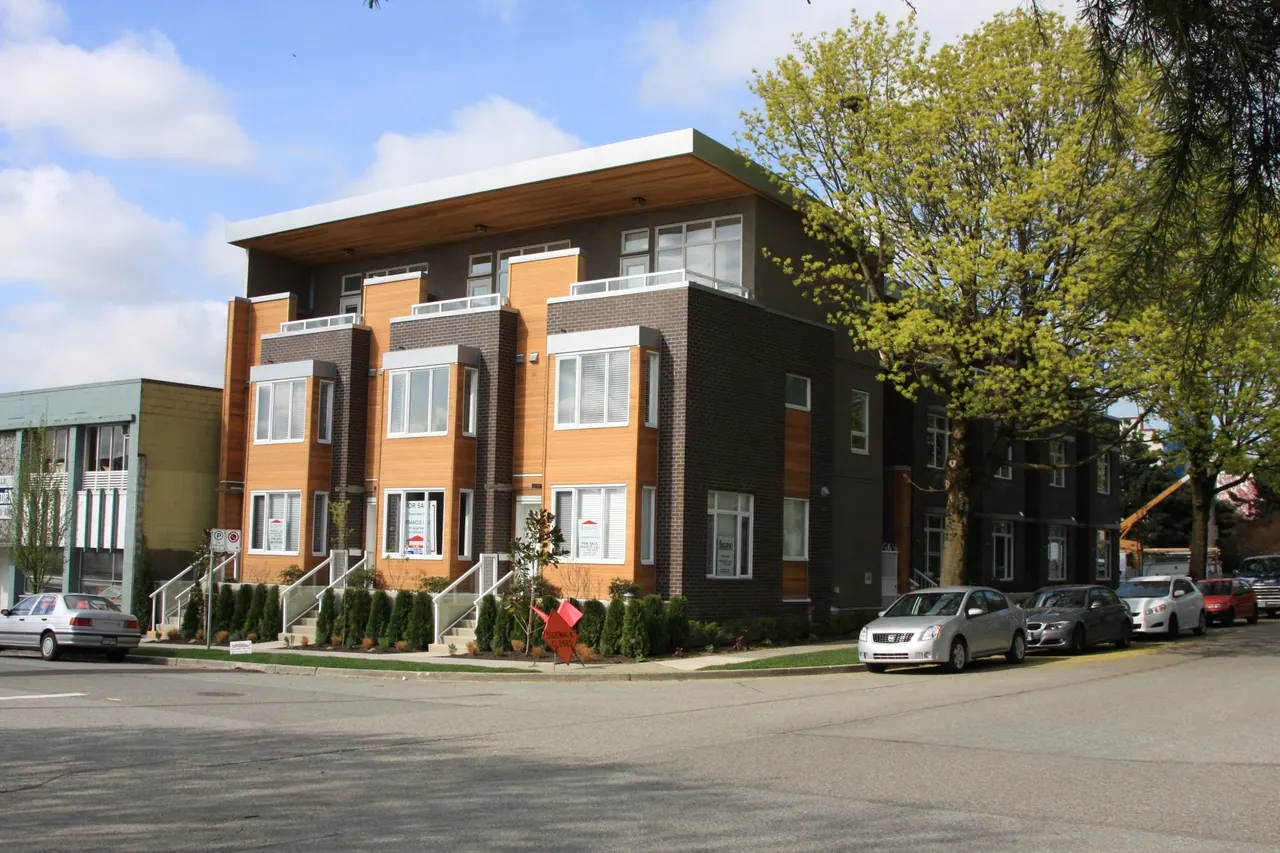 Front of Selkirk St